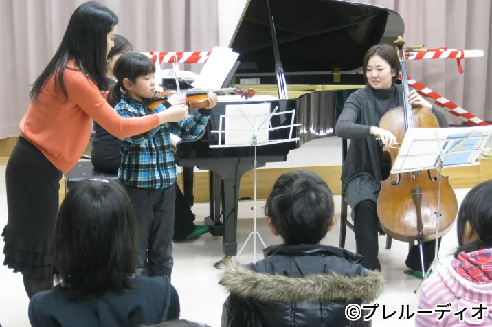 楽器体験とミニコンサート