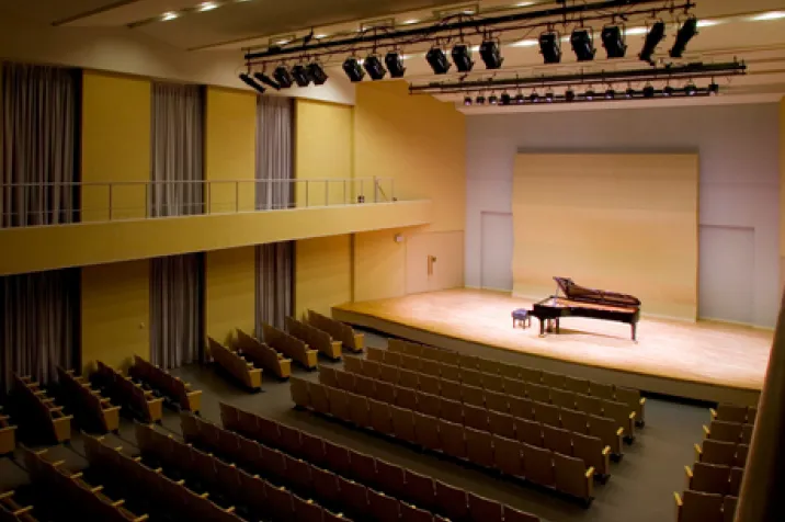 昭和音楽大学ユリホール